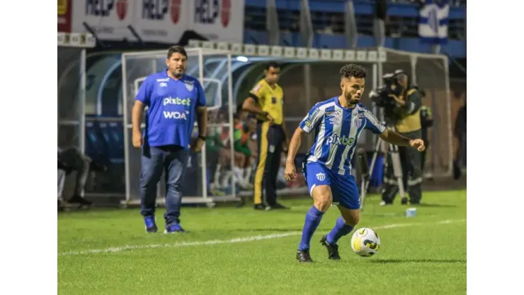 Avaí deve ter escalação diferente na partida contra o Goiás; Morato segue como dúvida, e lateral tem lesão constatada
