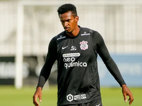 Jô vira notícia em dia de 'decisão' e Corinthians age nos bastidores