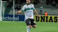 Léo Gamalho ‘abre o verbo’ e comenta derrota do Coritiba no ‘apagar das luzes’ para o Santos no Couto Pereira