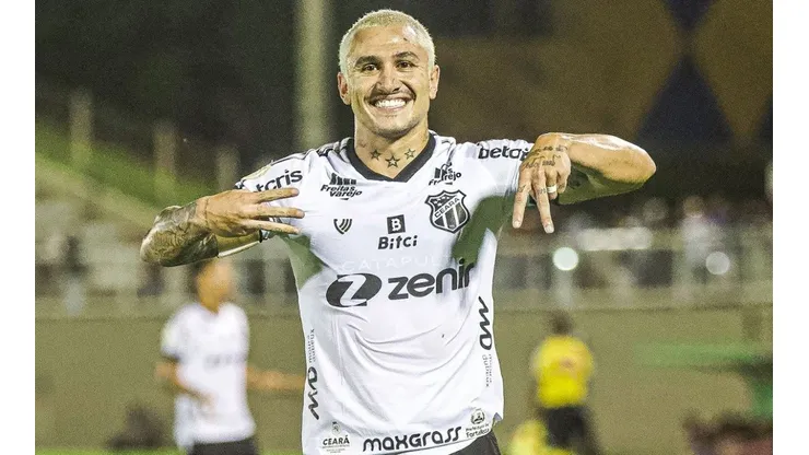 Foto: Divulgação/Ceará SC - Vina tem contrato vigente no Ceará até o fim de 2024