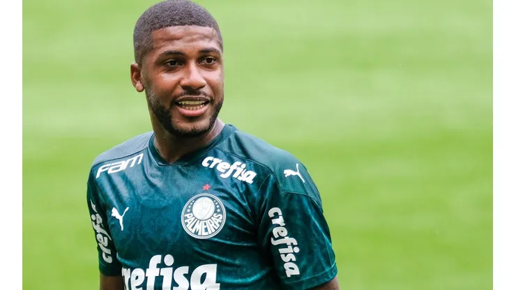 Foto: Marcello Zambrana/AGIF - Ex-Palmeiras, Emerson Santos sofreu grave lesão em treino do Atlético-GO nesta 6ª