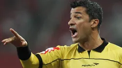 Foto: Gustavo Granata/AGIF | Sandro Meira Ricci 'entrega' o mais prejudicado por erros não corrigidos pelo VAR no 1º turno do Brasileirão