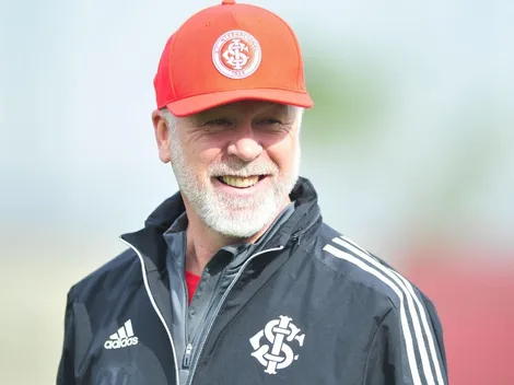 Mano Menezes dá aval e Internacional abre conversas para tirar defensor do Botafogo, afirma portal