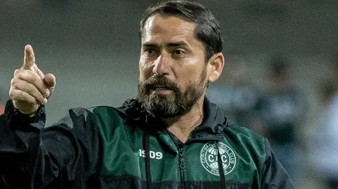 Foto: Robson Mafra/AGIF - Com aval de Morínigo, Coritiba está próximo de zagueiro venezuelano