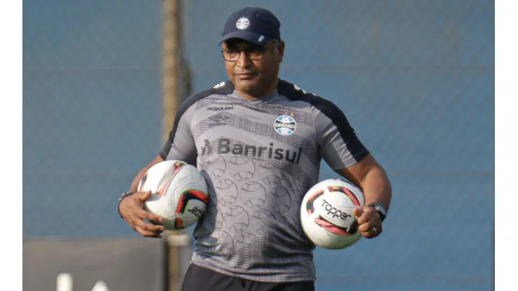 Foto: Maxi Franzoi/AGIF - Roger Machado: técnico já conversou com reforço do Grêmio para o 2º semestre