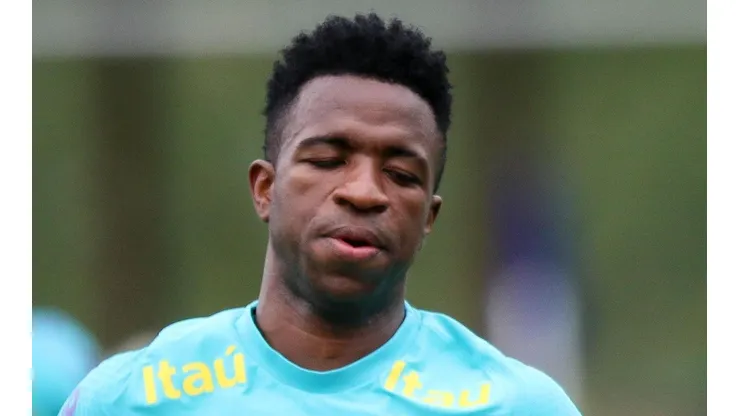 “Deixa o Vinicius Júnior na reserva”; Neto coloca titular acima dos ‘queridinhos’ de Tite