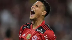 Foto: Thiago Ribeiro/AGIF | Toque na mão de João Gomes gera polêmica