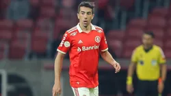 Foto: Pedro H. Tesch/AGIF | De Pena já atuou em 25 partidas e ajudou com dois gols e cinco assistências