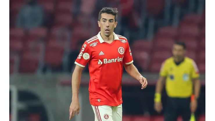Foto: Pedro H. Tesch/AGIF | De Pena já atuou em 25 partidas e ajudou com dois gols e cinco assistências
