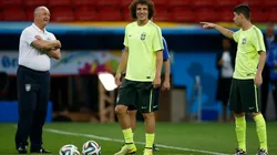 Agif/Wagner Meier - David Luiz interage com Oscar na internet
