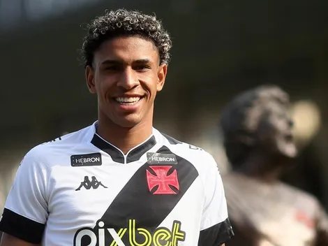 Paulo Victor veste camisa do Vasco e manda 'recado' aos torcedores após passagem pelo Botafogo