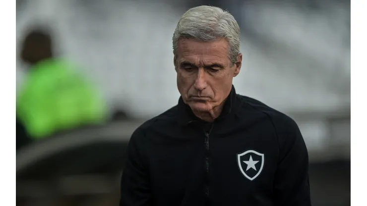 Xodó de Luís Castro foi criticado pela torcida do Botafogo após derrota para o Corinthians