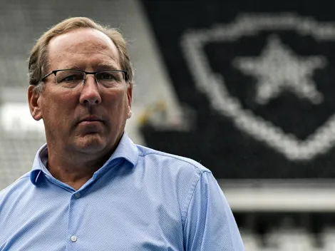 "Aja como um..."; Textor se irrita e responde torcedor do Botafogo na web