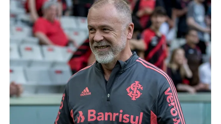 Agif/Robson Mafra - Mano Menezes vê jovem se destacar pelo Internacional