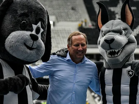 "Vai assinar..."; Botafogo se acerta com atacante e Textor se aproxima de mais um reforço