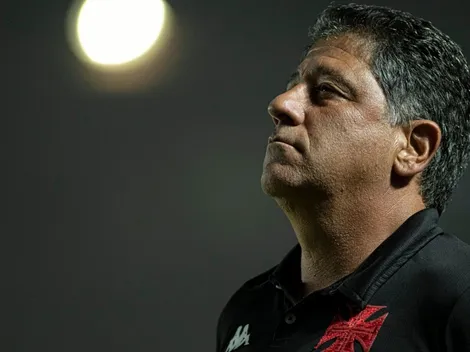 Emílio Faro esboça time do Vasco contra a Chape e escalação de Alex Teixeira 'fica no ar'