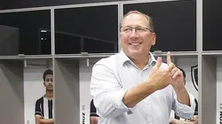 Torcida faz campanha e Textor busca a contratação de volante