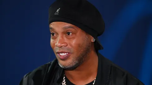 Foto: Matthias Hangst/Getty Images | Ronaldinho é pego no contrapé