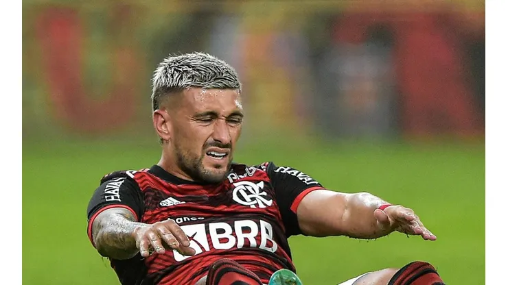Athletico-PR não fica só na reclamação contra Arrascaeta e toma decisão