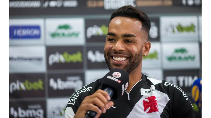 Daniel Ramalho/CRVG - Alex Teixeira pode estrear no Vasco
