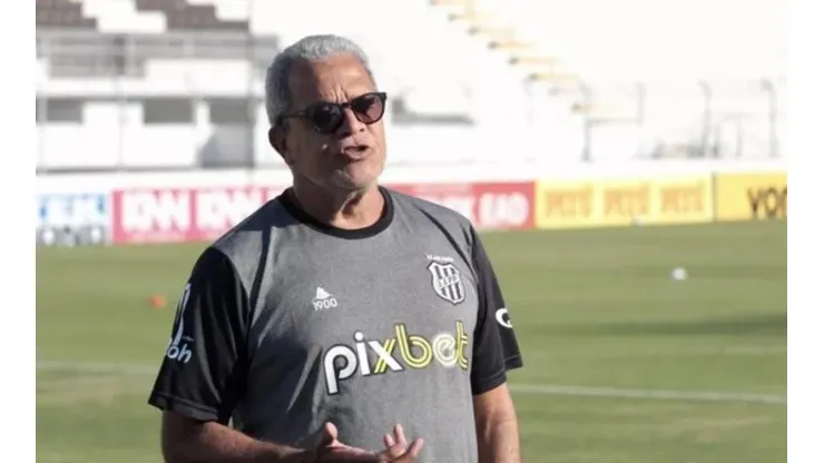 Diego Almeida/PontePress/ Hélio dos Anjos deve promover estreia no sistema defensivo contra o Operário.