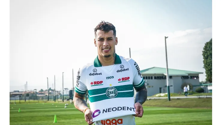 Jesús Trindade chegou ao Coritiba (Foto: Rafael Ianoski/Coritiba)