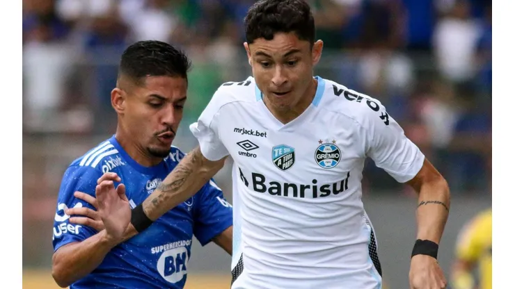 Foto: Fernando Moreno/AGIF - Diogo Barbosa: lateral é alvo de críticas da torcida do Grêmio