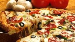 Pizzaria enviou massa seca e suco com sal a cliente criminoso