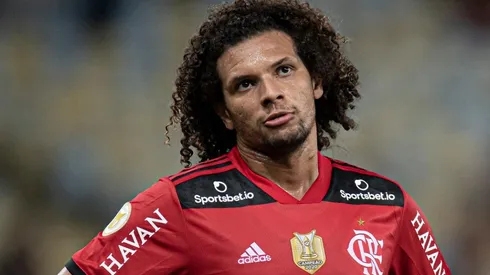 Arão tem falha clamorosa no Fenerbahçe e lance repercute