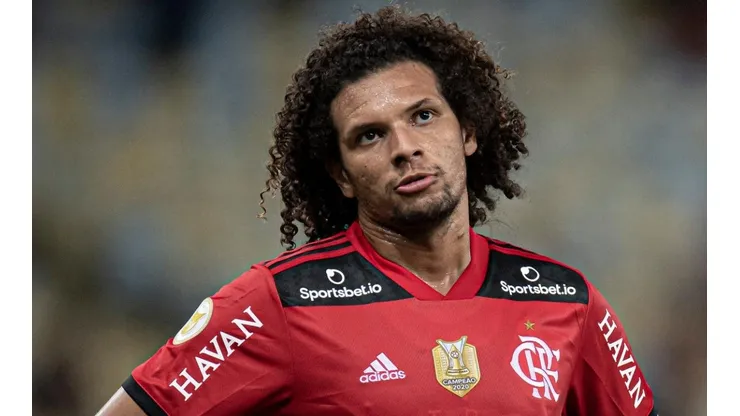 Arão tem falha clamorosa no Fenerbahçe e lance repercute
