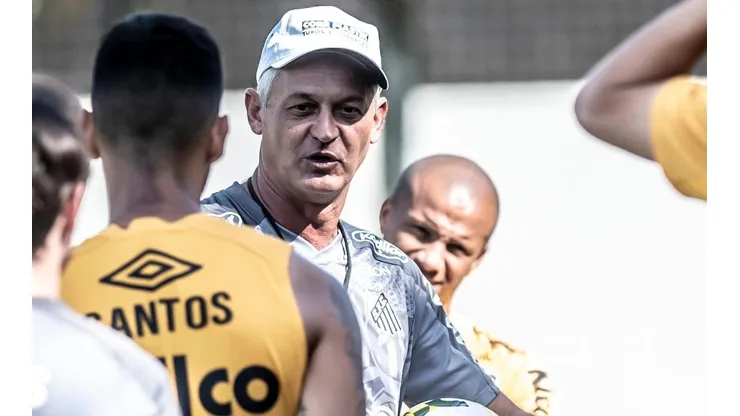 Foto: Ivan Storti/Santos FC - Lisca comandou atividade em que não contou com 4 dos principais zagueiros do elenco