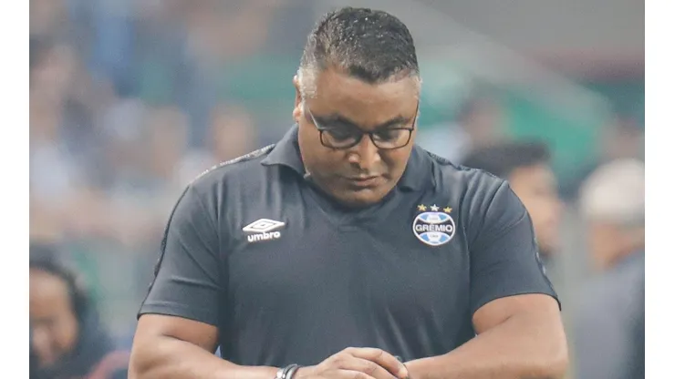 Roger Machado fica em alerta após departamento médico do Grêmio avisar sobre lesão