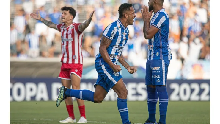 Foto: Celio Junior/AGIF - Giva Santos retorna ao time do CSA após cumprir suspensão