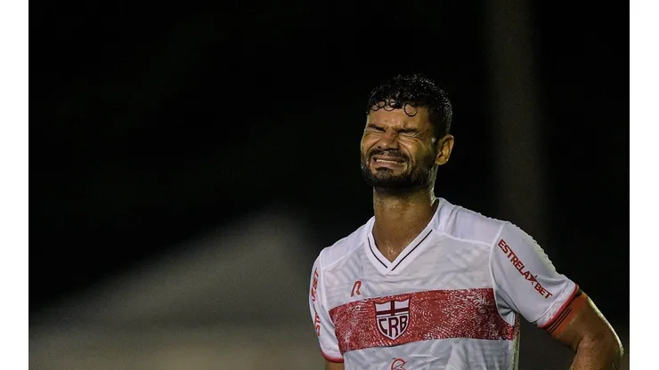Foto: Thiago Ribeiro/AGIF - Gum é desfalque da equipe do CRB para a partida diante do Vasco