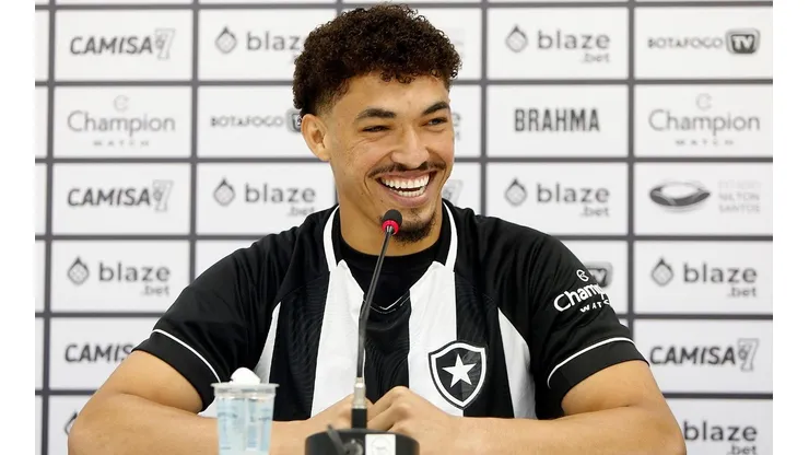 "Não pensei duas vezes"; Adryelson cita principal motivo para fechar com o Botafogo