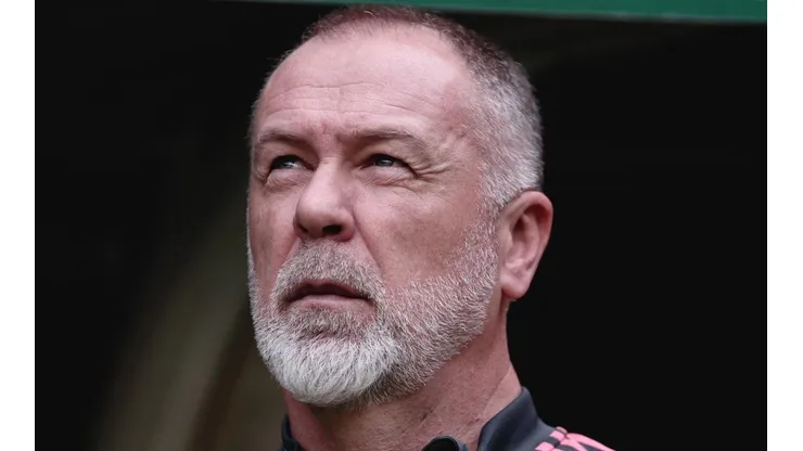 - Mano Menezes, treinador