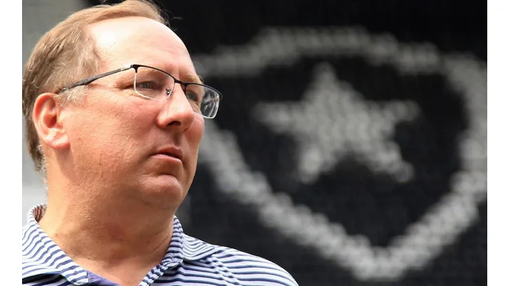 Foto: Vitor Silva/Botafogo/Divulgação - John Textor: investidor quer garantir a permanência de jovem promessa
