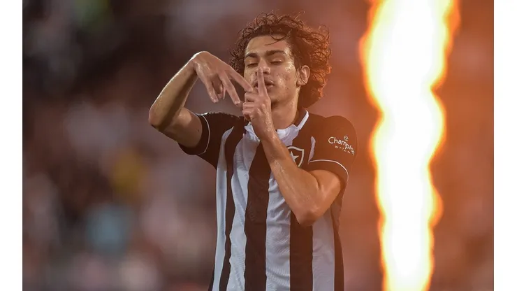 Thiago Ribeiro/AGIF - Matheus Nascimento se aproxima de acordo com o Botafogo