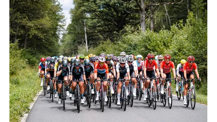 Tour de France feminino começou neste domingo (24)