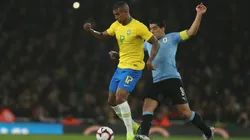 Lucas Figueiredo/CBF - Walace se aproxima de acordo com o Flamengo