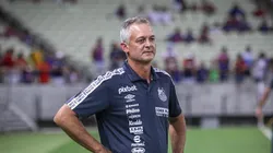 Lucas Emanuel/AGIF/ "Cadê os brasileiros?"; Lisca questiona reforços do diretor e presidente no Peixe.