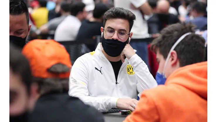 Lucas Rocha levou uma ótima recompensa no poker online (Foto: Luis Bertazini/BSOP)