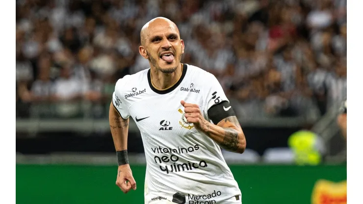 Agif/Alessandra Torres - Fábio Santos comemora a boa fase no Corinthians
