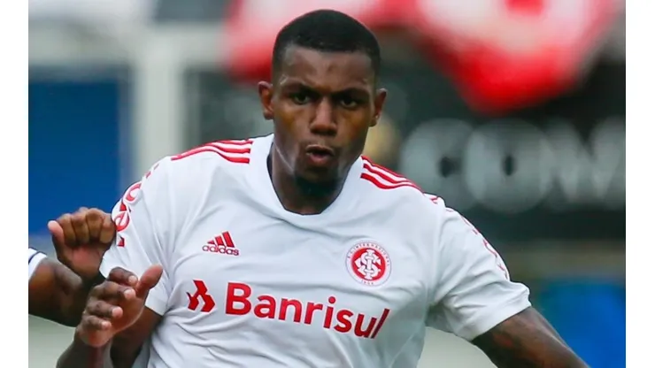 Foto: Luiz Erbes/AGIF - Inter inicia negociações para fechar com substituto de Wesley Moraes