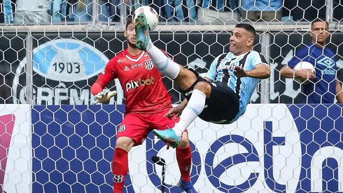 Agif/Pedro H. Tesch - Diego Souza explica golaço pelo Grêmio