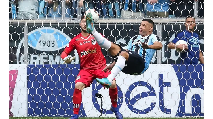 Agif/Pedro H. Tesch - Diego Souza explica golaço pelo Grêmio