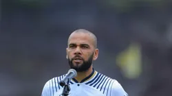 Agustin Cuevas/Getty Images. Chegada de Daniel Alves não empolga imprensa mexicana