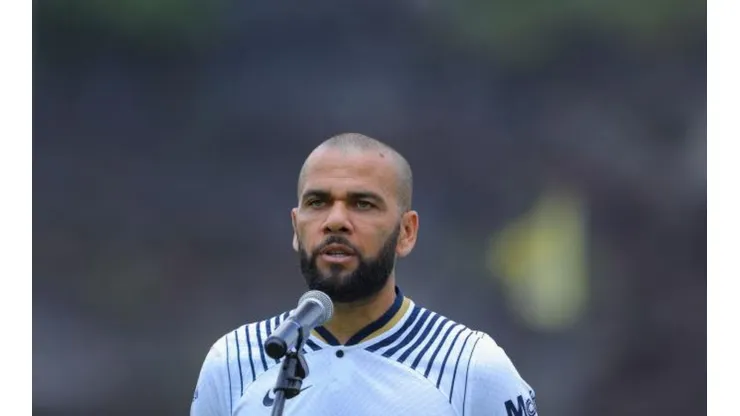 Agustin Cuevas/Getty Images. Chegada de Daniel Alves não empolga imprensa mexicana