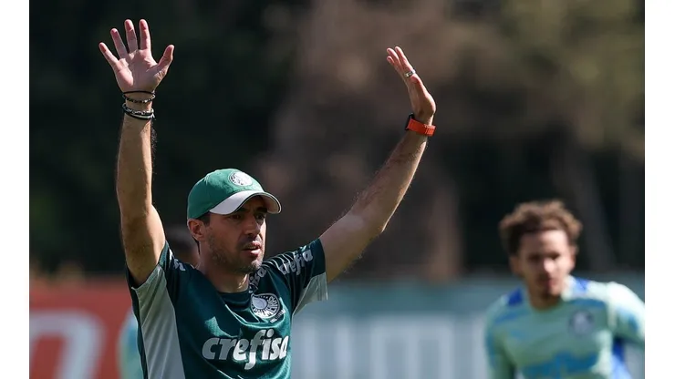 Abel Ferreira deve levar Palmeiras a campo com um jovem na defesa e dúvida no comando de ataque
