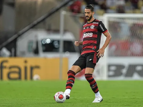 "Assim que se faz um..."; Gustavo Henrique é atualizado sobre a situação no Fla e web comenta